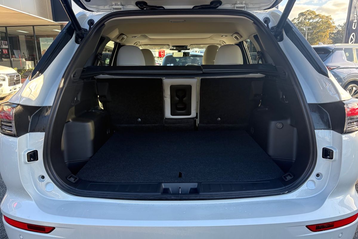 2025 Mitsubishi Outlander Exceed ZM