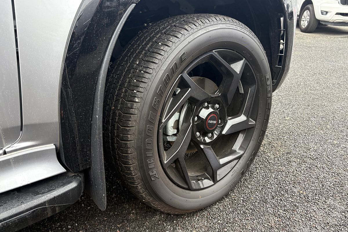 2025 Isuzu MU-X X-TERRAIN