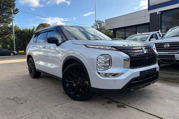 2023 Mitsubishi Outlander LS Black Edition ZM