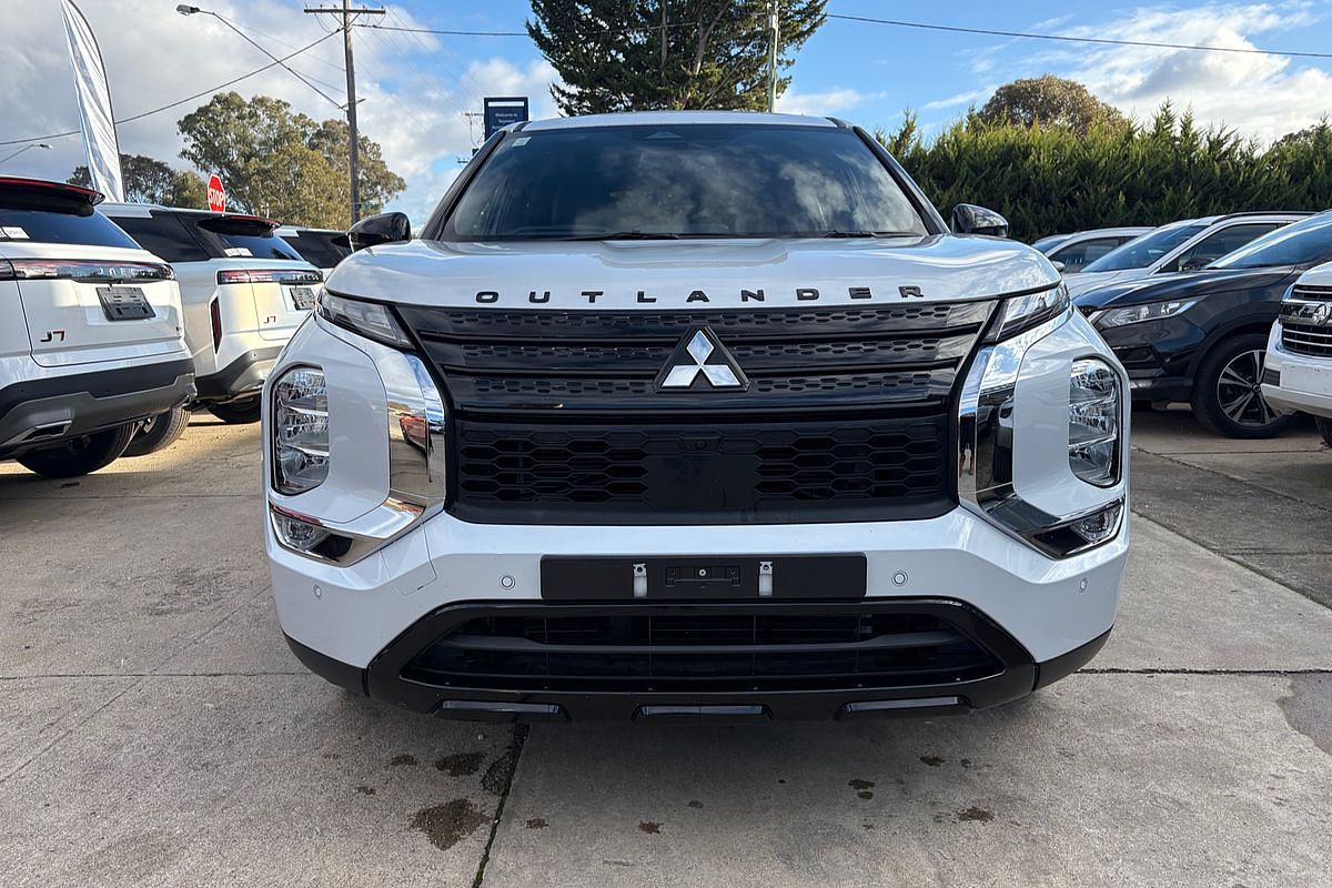 2023 Mitsubishi Outlander LS Black Edition ZM