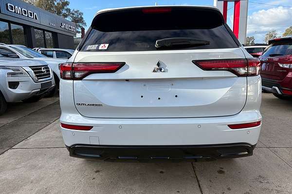 2023 Mitsubishi Outlander LS Black Edition ZM