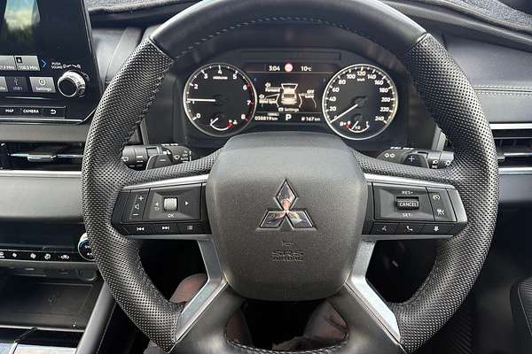 2023 Mitsubishi Outlander LS Black Edition ZM