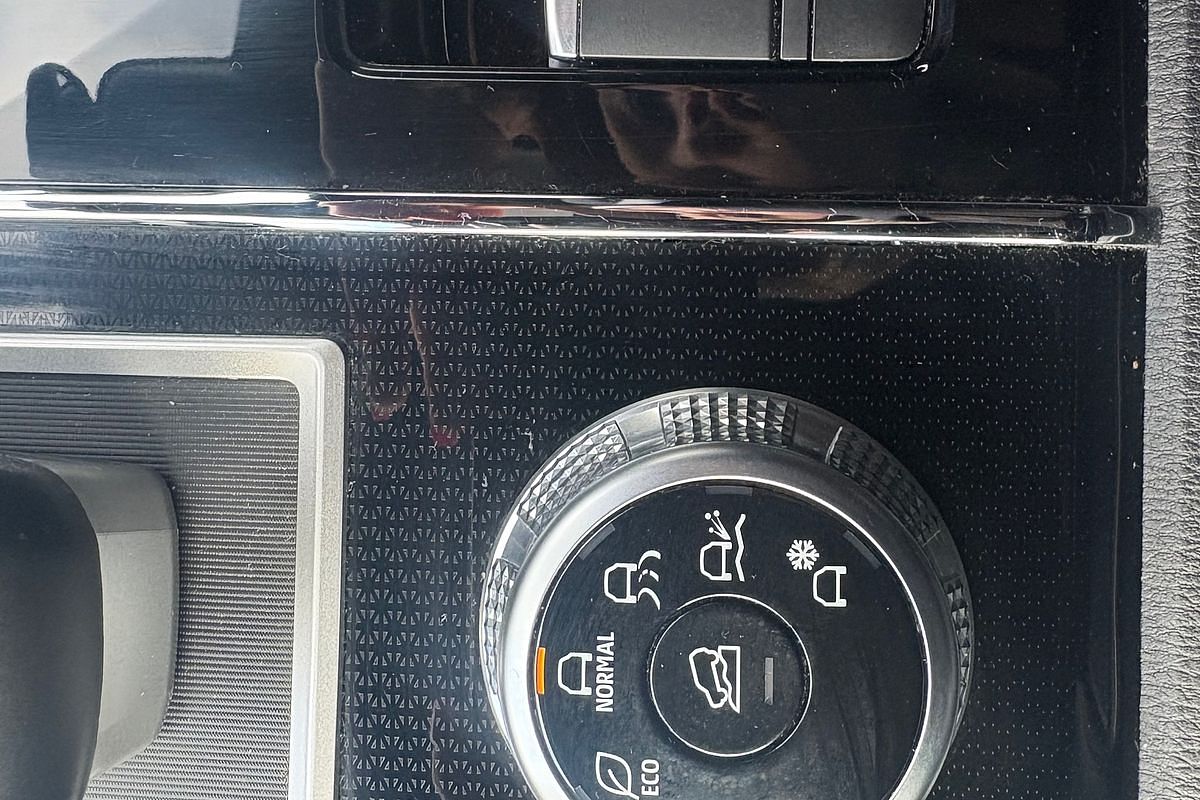 2023 Mitsubishi Outlander LS Black Edition ZM
