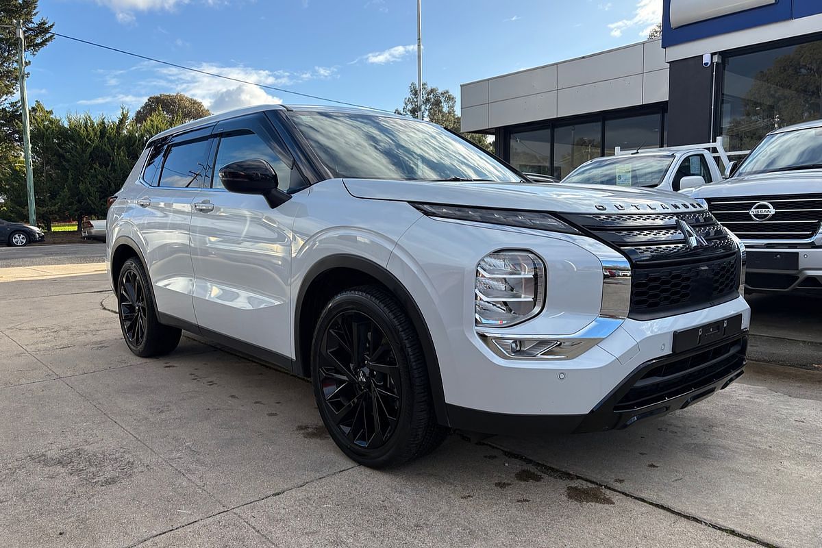2023 Mitsubishi Outlander LS Black Edition ZM
