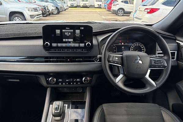 2023 Mitsubishi Outlander LS Black Edition ZM