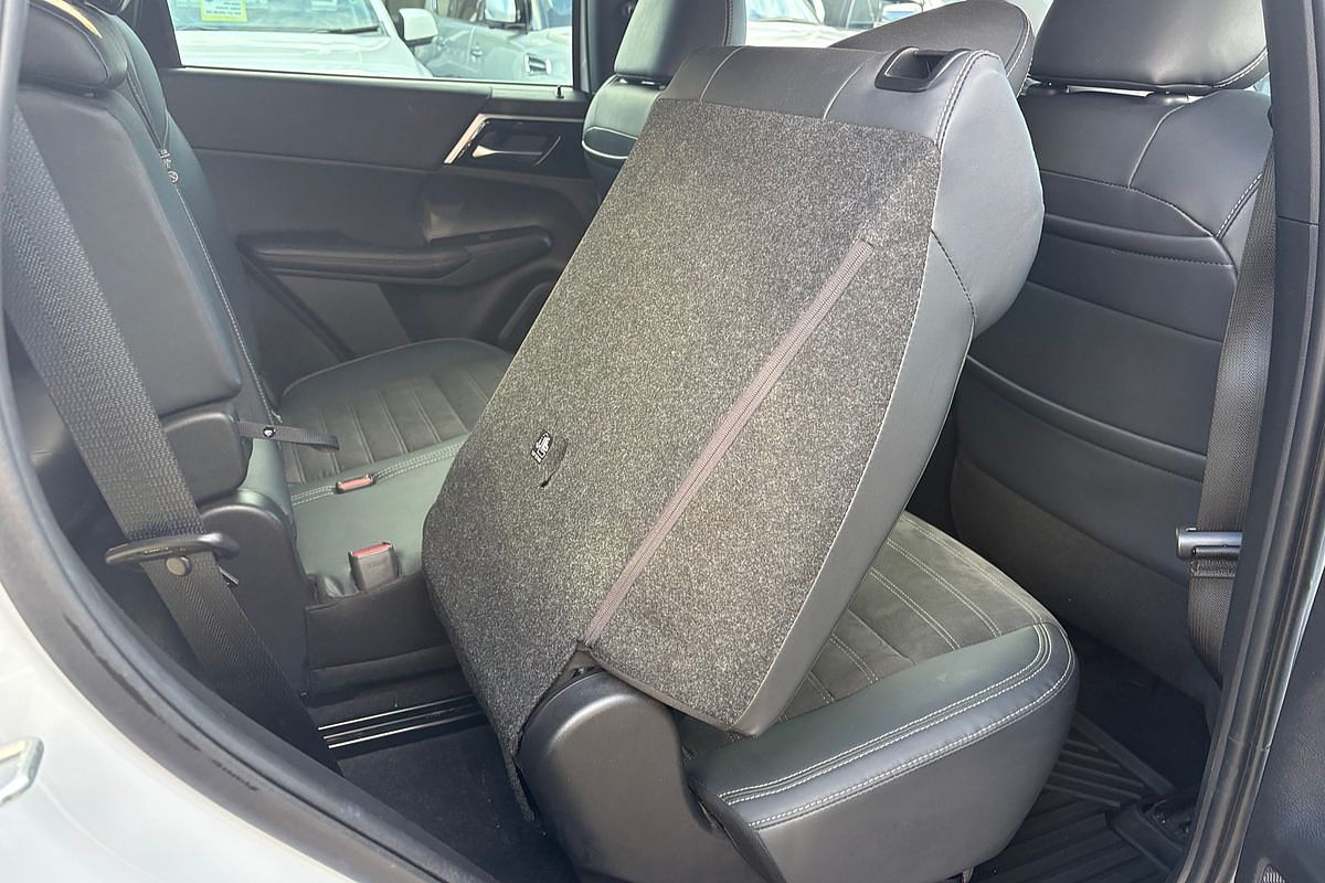 2023 Mitsubishi Outlander LS Black Edition ZM