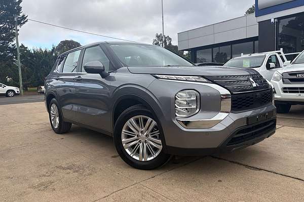 2022 Mitsubishi Outlander ES ZM