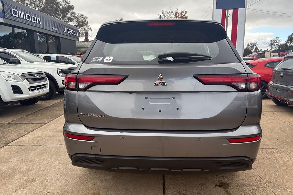 2022 Mitsubishi Outlander ES ZM