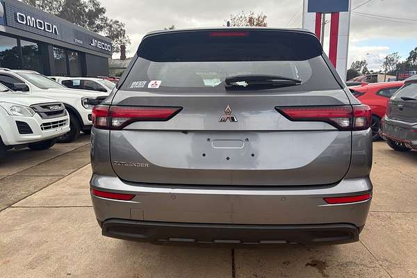 2022 Mitsubishi Outlander ES ZM