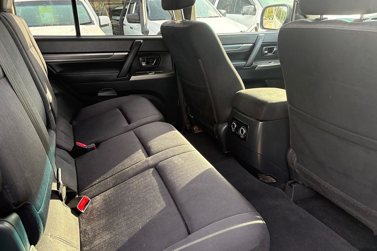 2017 Mitsubishi Pajero GLX NX