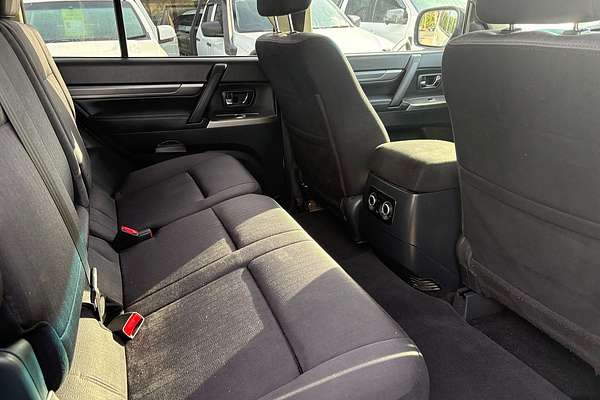 2017 Mitsubishi Pajero GLX NX