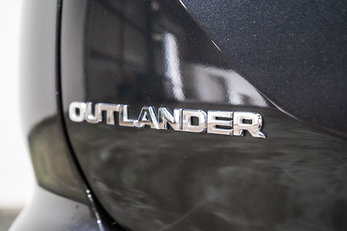 2024 Mitsubishi Outlander LS ZM