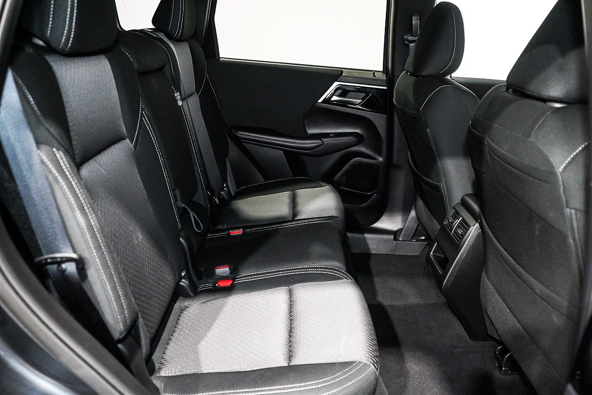2024 Mitsubishi Outlander LS ZM
