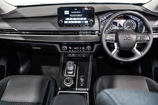 2024 Mitsubishi Outlander LS ZM