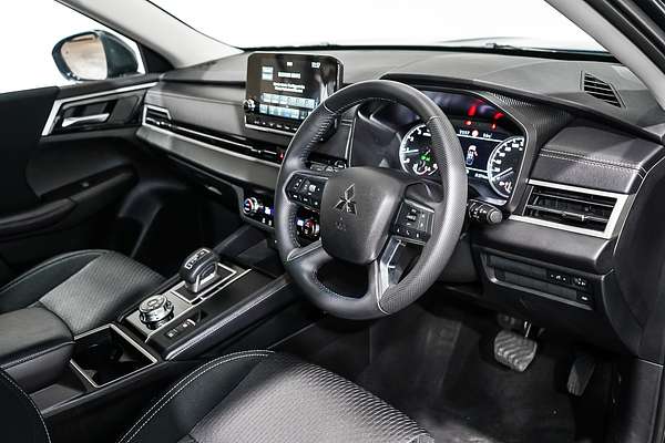 2024 Mitsubishi Outlander LS ZM