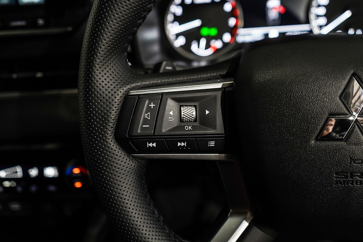 2024 Mitsubishi Outlander LS ZM