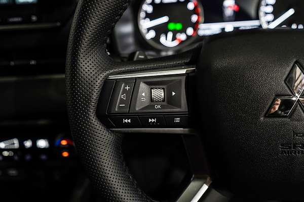 2024 Mitsubishi Outlander LS ZM