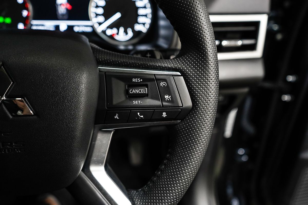 2024 Mitsubishi Outlander LS ZM