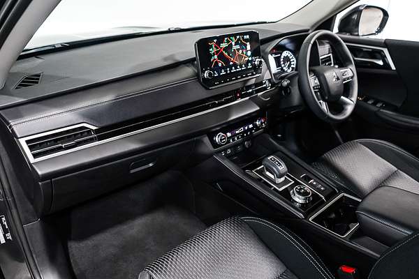 2024 Mitsubishi Outlander LS ZM