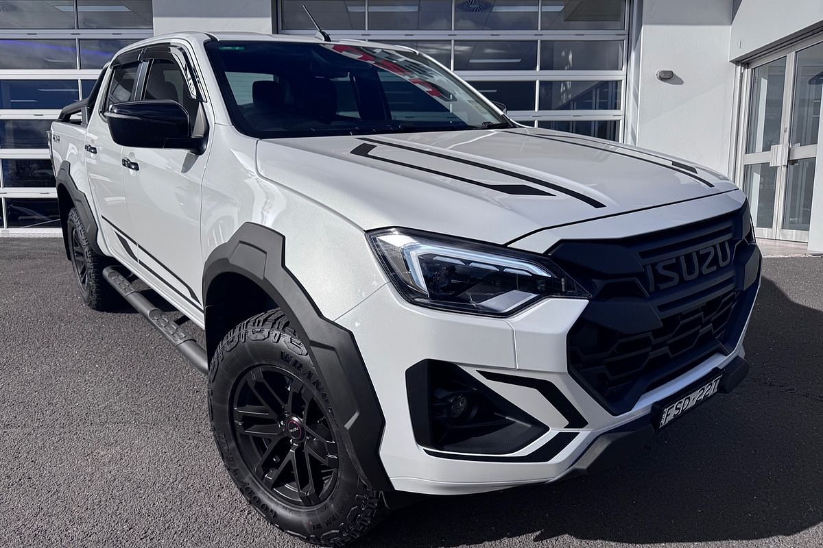 2025 Isuzu D-MAX BLADE 4X4