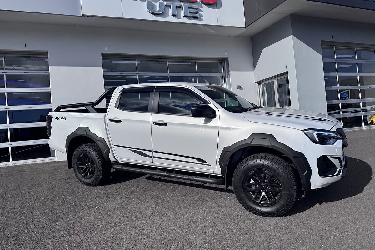 2025 Isuzu D-MAX BLADE 4X4