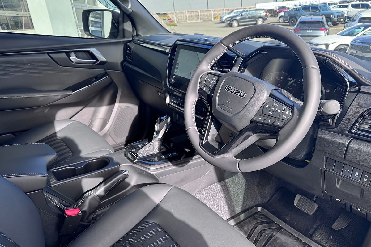 2025 Isuzu D-MAX BLADE 4X4