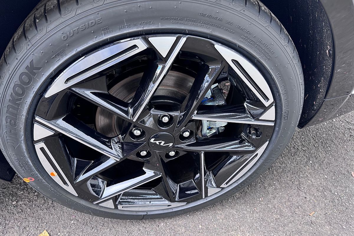 2024 Kia K4 GT-Line CL4m