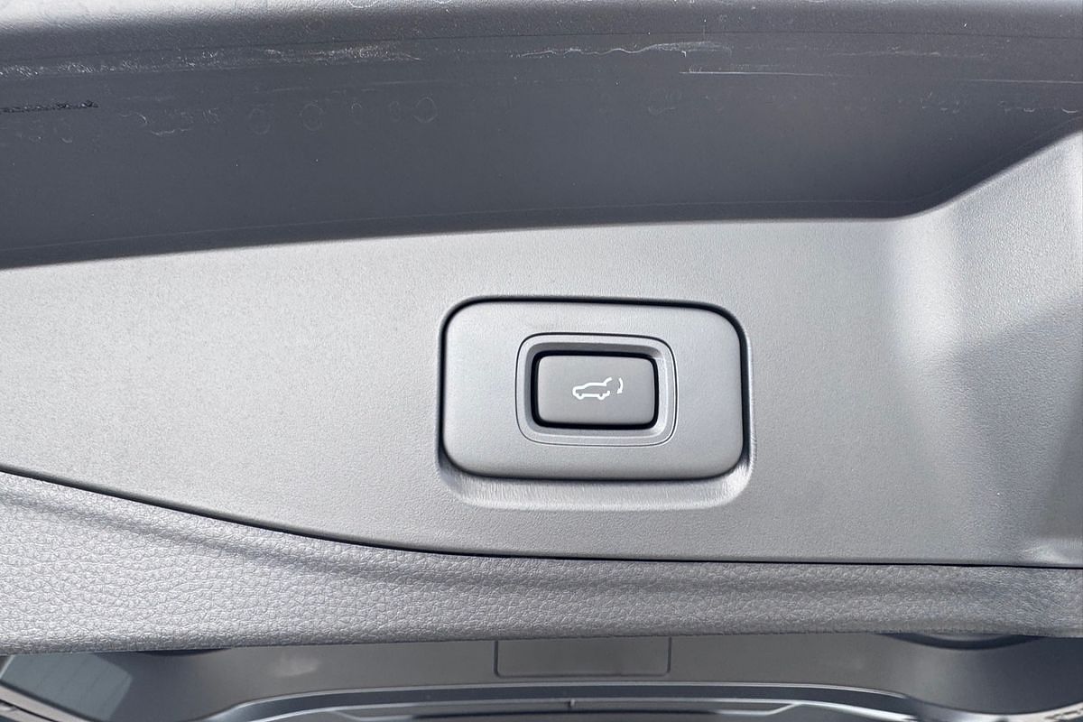 2025 Isuzu MU-X LS-T