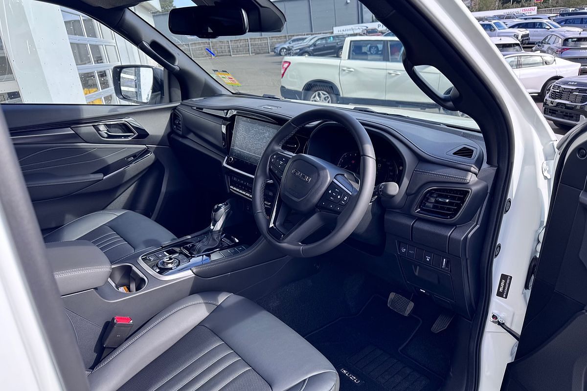2025 Isuzu MU-X LS-T