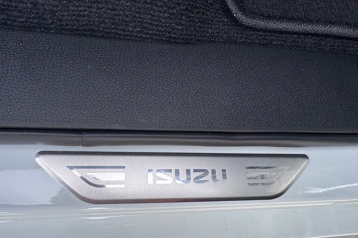 2025 Isuzu MU-X LS-T