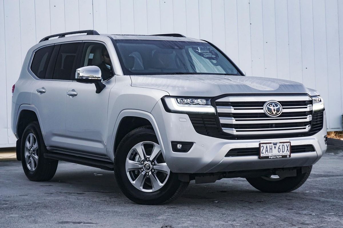 2024 Toyota Landcruiser Sahara FJA300R