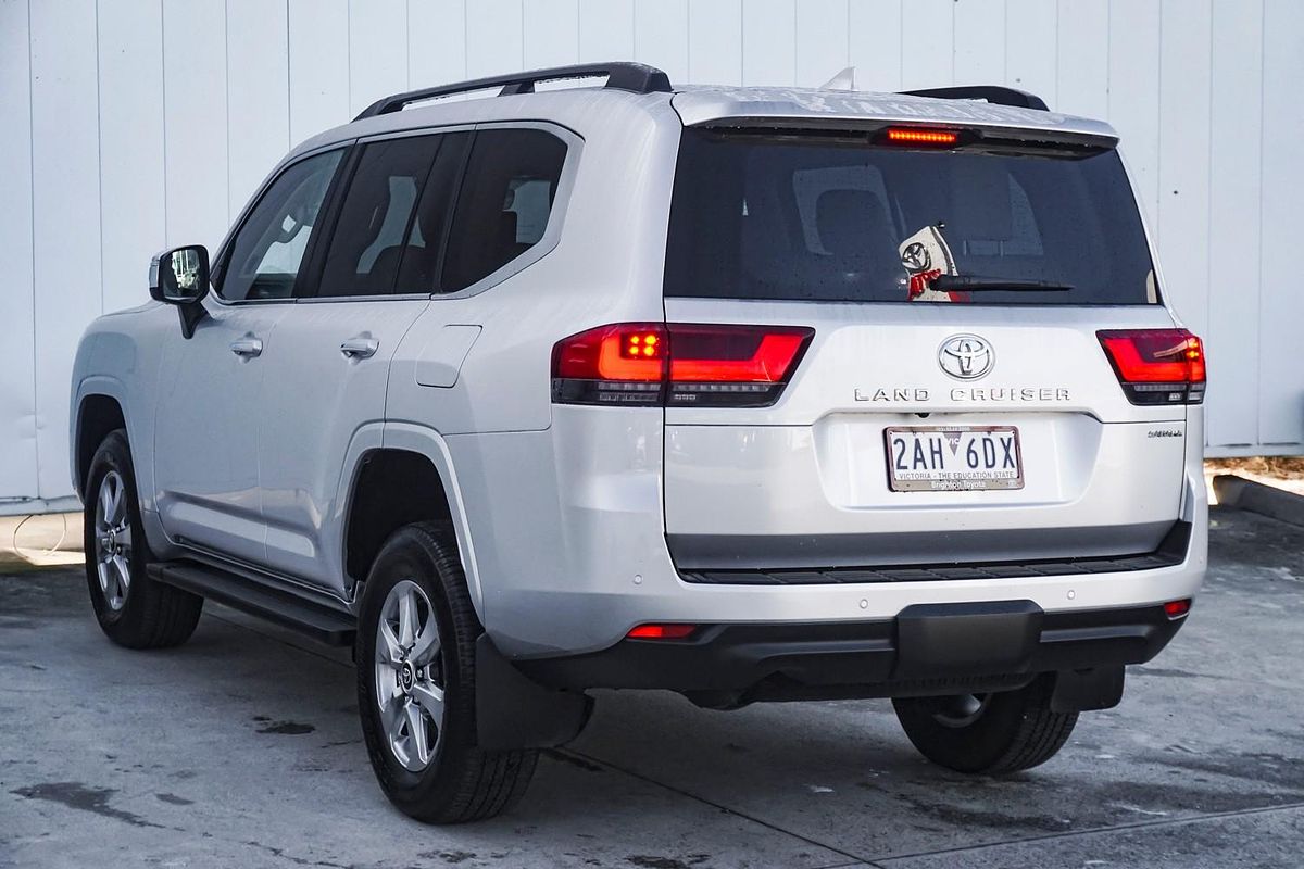 2024 Toyota Landcruiser Sahara FJA300R