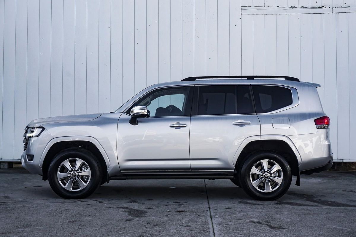 2024 Toyota Landcruiser Sahara FJA300R
