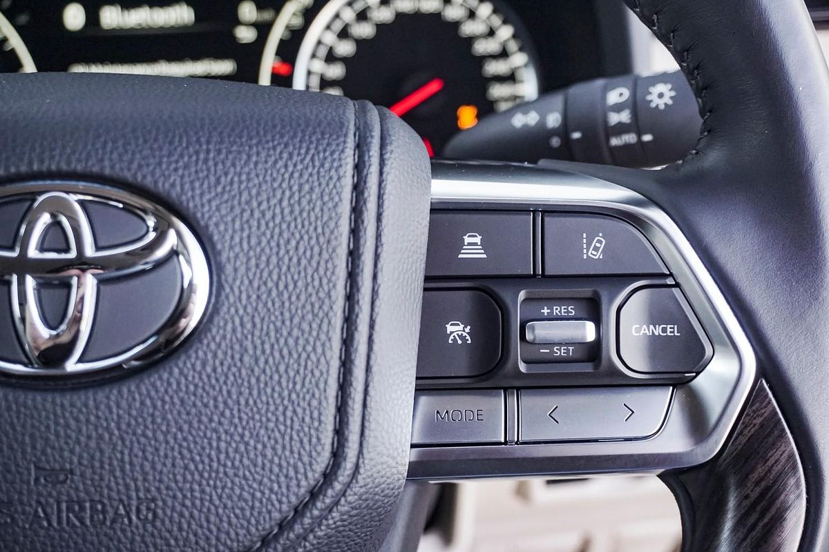 2024 Toyota Landcruiser Sahara FJA300R