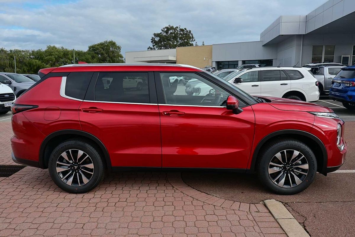2025 Mitsubishi Outlander LS ZM