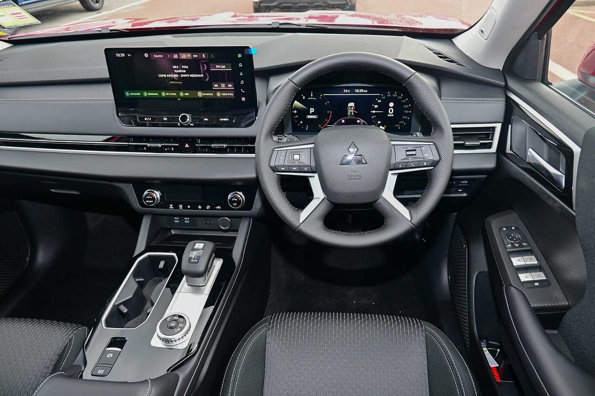 2025 Mitsubishi Outlander LS ZM