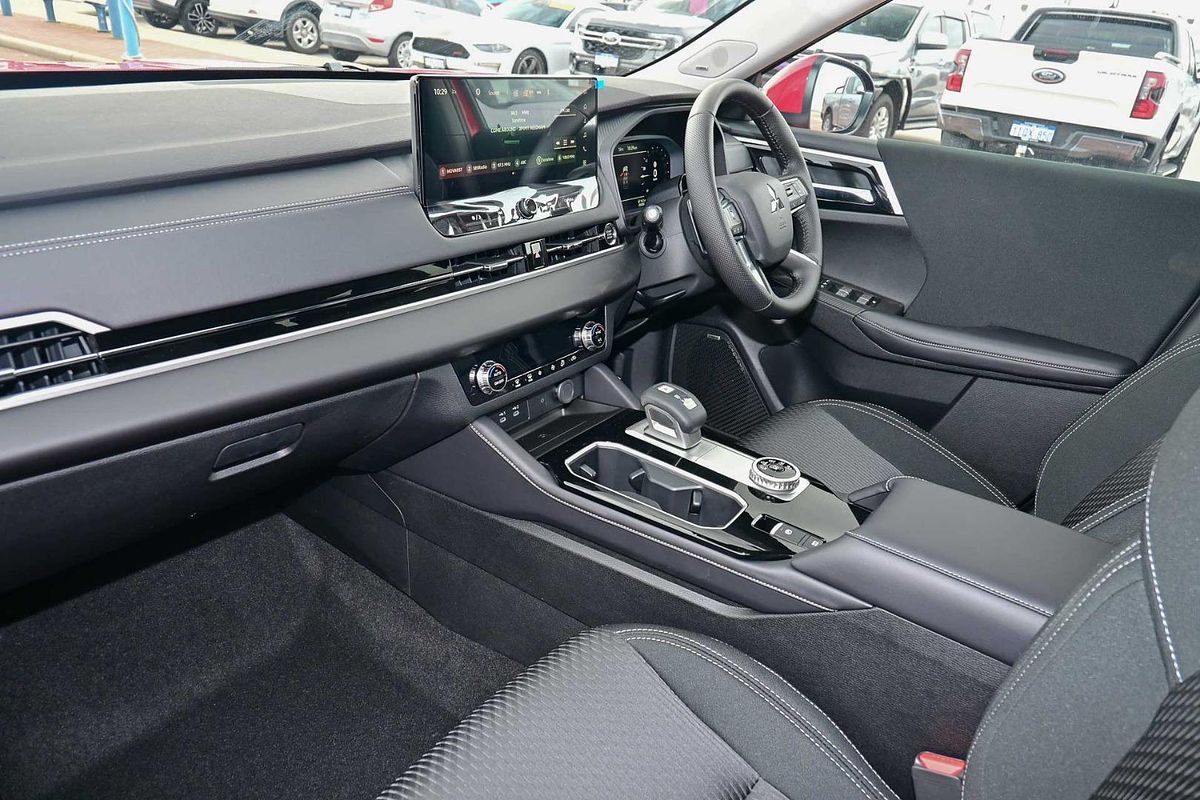 2025 Mitsubishi Outlander LS ZM