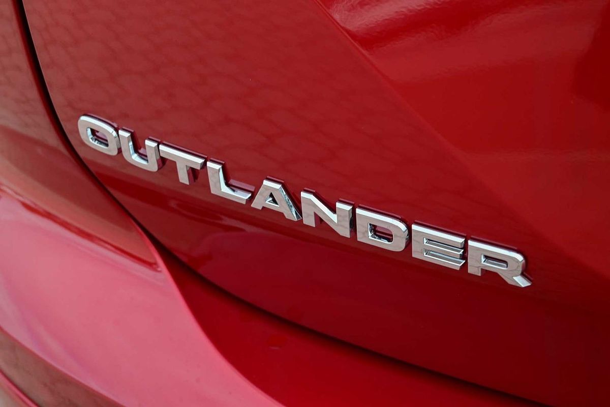 2025 Mitsubishi Outlander LS ZM