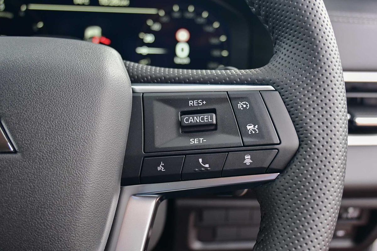2025 Mitsubishi Outlander LS ZM