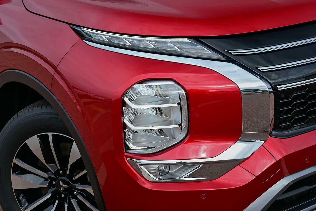 2025 Mitsubishi Outlander LS ZM