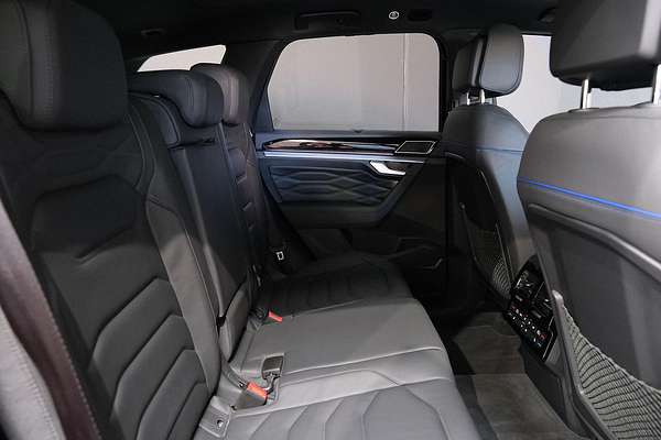 2024 Volkswagen Touareg R RC