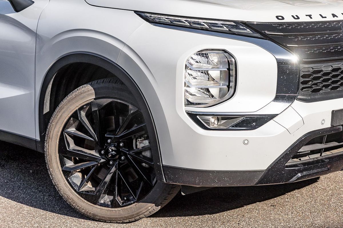 2023 Mitsubishi Outlander Black Edition ZM