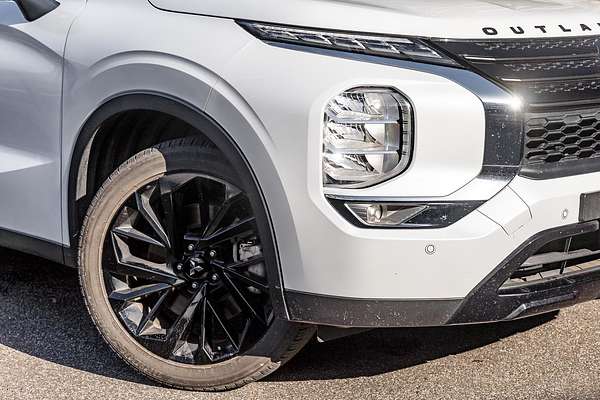 2023 Mitsubishi Outlander Black Edition ZM