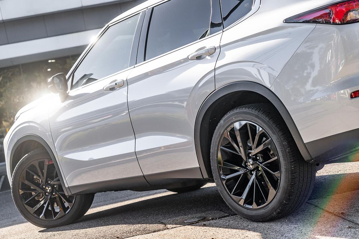 2023 Mitsubishi Outlander Black Edition ZM