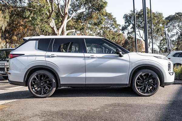 2023 Mitsubishi Outlander Black Edition ZM