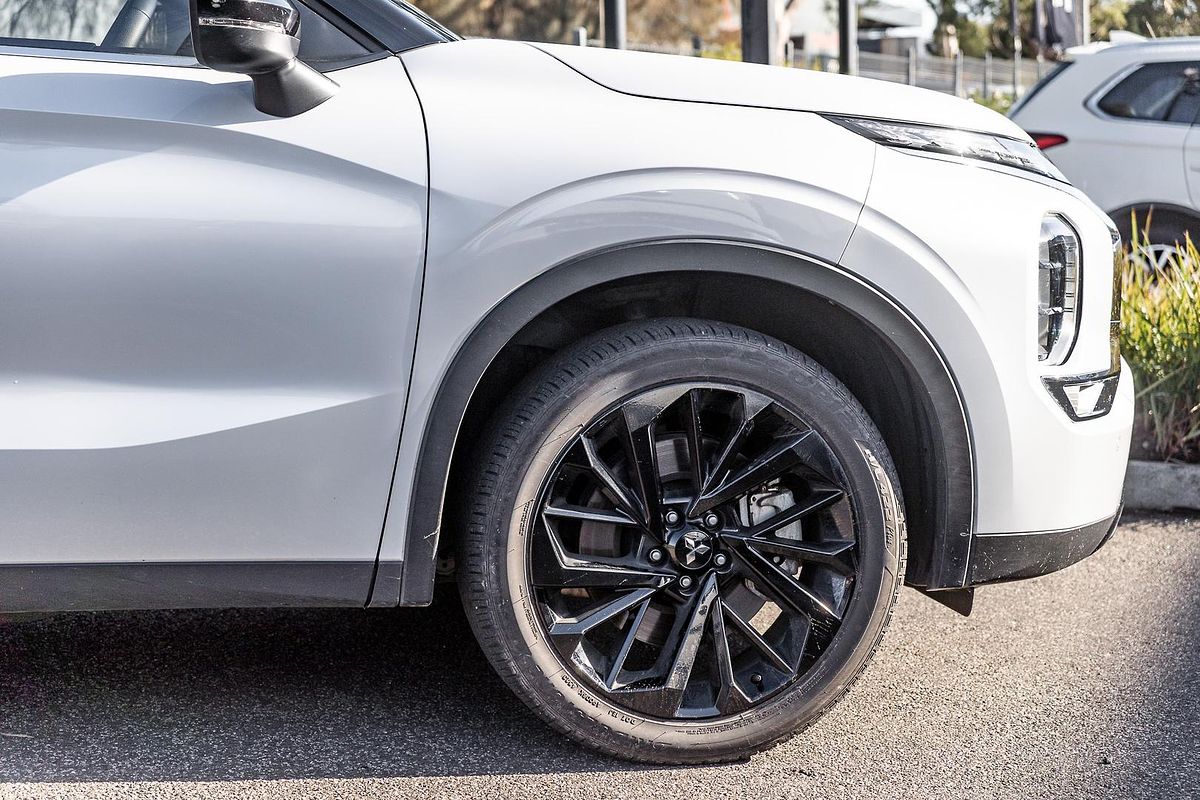 2023 Mitsubishi Outlander Black Edition ZM