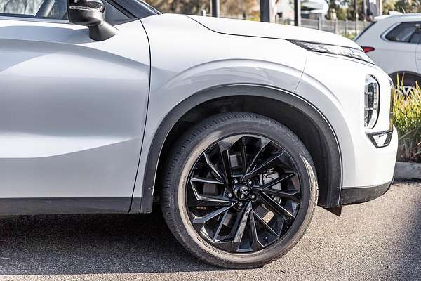 2023 Mitsubishi Outlander Black Edition ZM