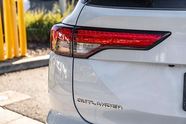 2023 Mitsubishi Outlander Black Edition ZM