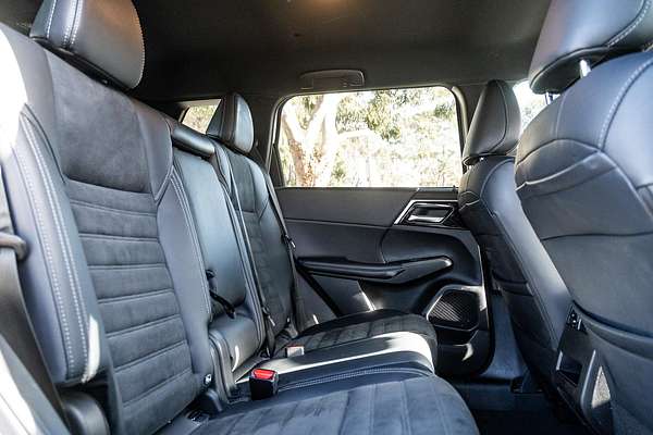 2023 Mitsubishi Outlander Black Edition ZM