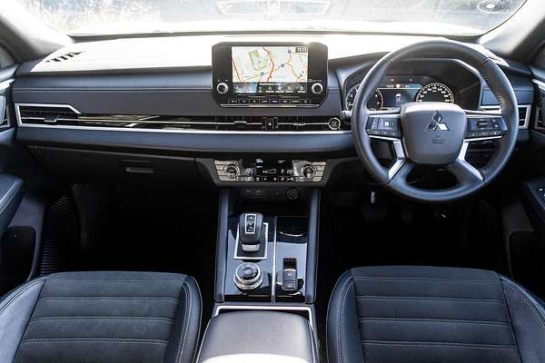 2023 Mitsubishi Outlander Black Edition ZM